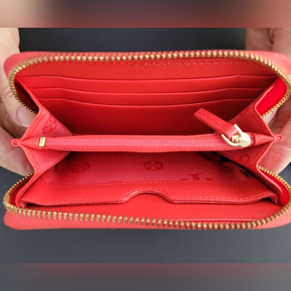 NWOT Tory Burch Coral Zip-Around Wristlet Wallet - Picture 5 of 6